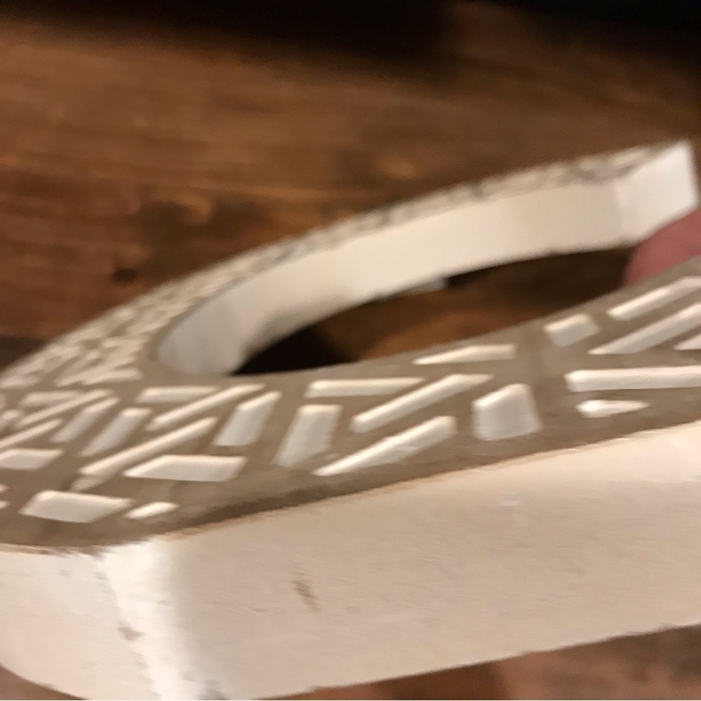 ▪️Whitewashed Letter “C” Decor - Picture 3 of 6